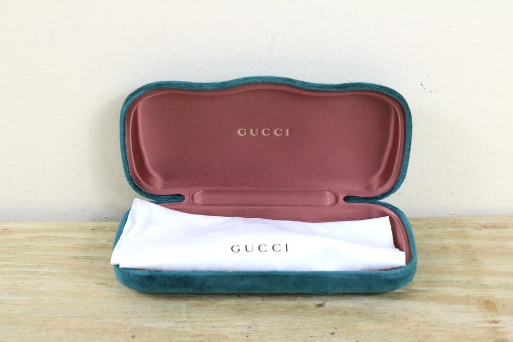 Gucci Eyeglass Case Green Velvet Clamshell With Cloth